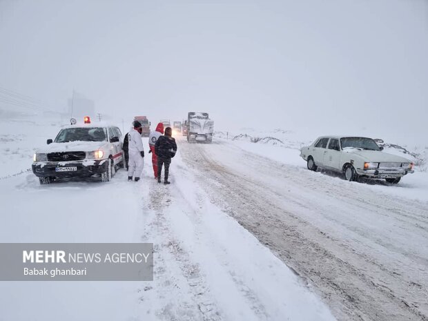 مسدود شدن راه های تردد پاوه به علت بارش برف و کولاک
