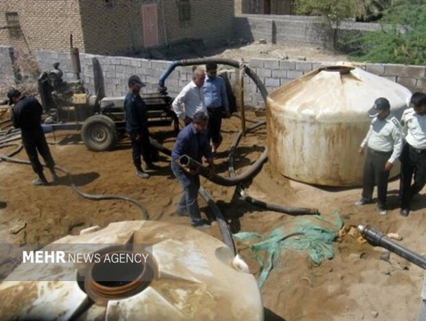 کشف مخازن زیرزمینی سوخت قاچاق در یکی از روستاهای ساحلی بندرعباس