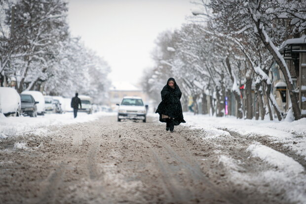 Zanjan people experiencing freezing air temperature