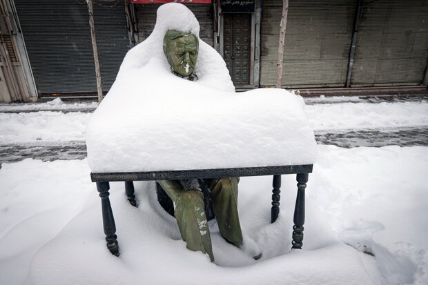 Zanjan people experiencing freezing air temperature