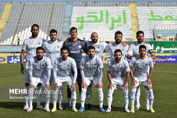 دیدار تیم‌های فوتبال آلومینیوم اراک و سپاهان در جام حذفی