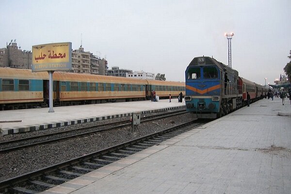 برخورد قطار مسافربری مشهد- اصفهان با گله شتر در ایستگاه امروان