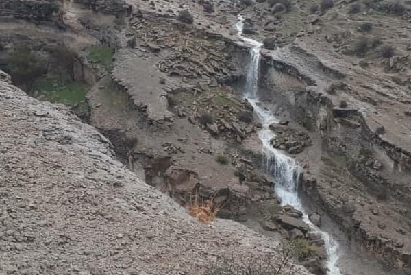 جاری شدن آبشارهای فصلی در ارتفاعات دشتستان
