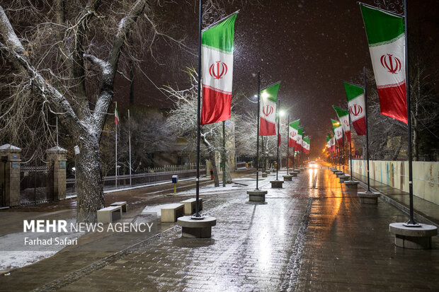 ین برف زمستانی در شهر