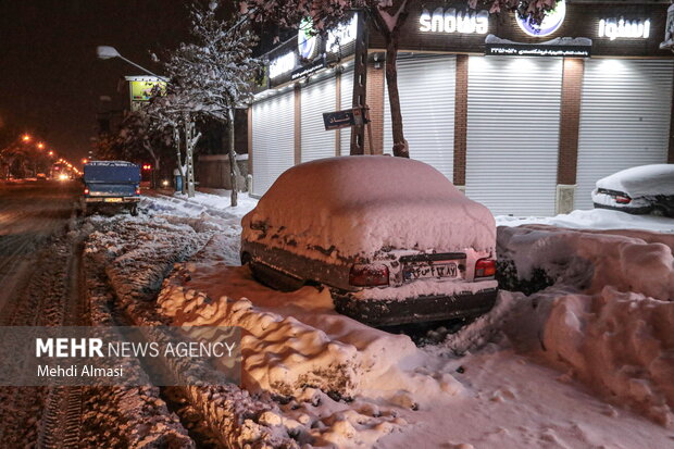 Zanjan people experiencing freezing air temperature