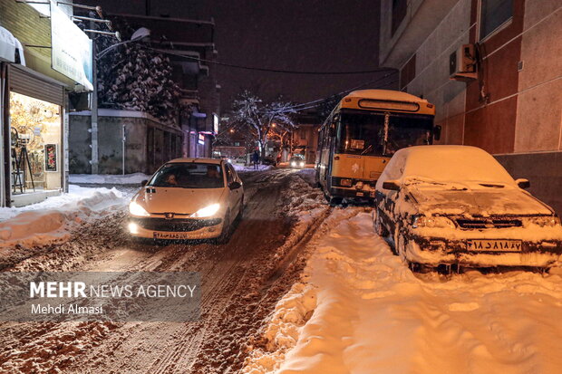 Zanjan people experiencing freezing air temperature