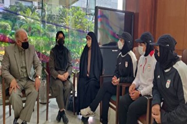 دیدار سرکنسول ایران در بمبئی با کادر فنی تیم ملی فوتبال بانوان