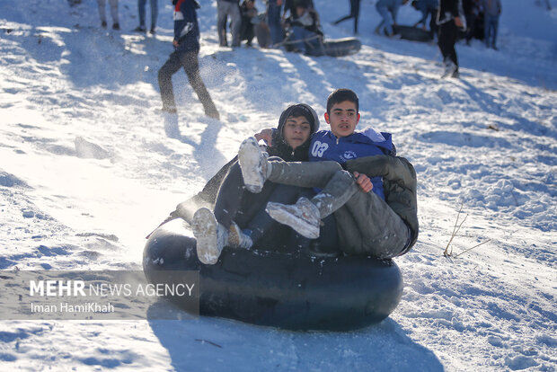 تفریح یک روز برفی در همدان