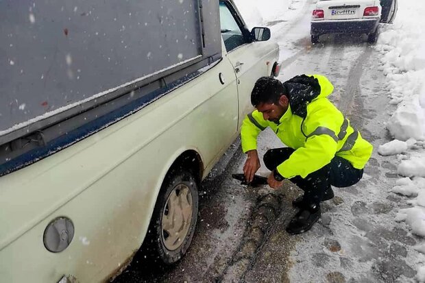 امدادرسانی پلیس کرمانشاه به بیش از ۱۳۰۰ مسافر جاده‌ای