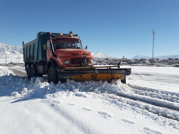 پاک کرانەوەی ڕێگای مەریوان بۆ پاوە لە بەفر