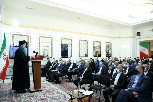 Cumhurbaşkanı Reisi, Rusya'da yaşayan İranlılarla görüştü