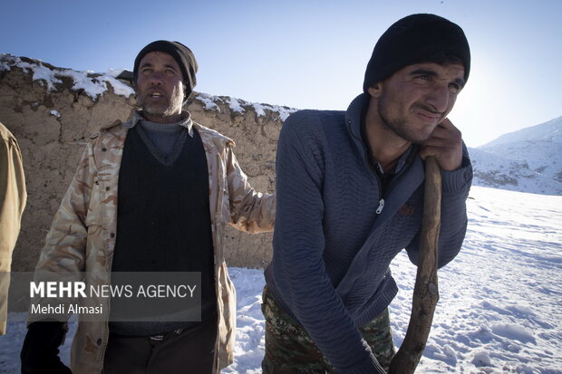 نجات چوپانان از دل کوه های برفی زنجان