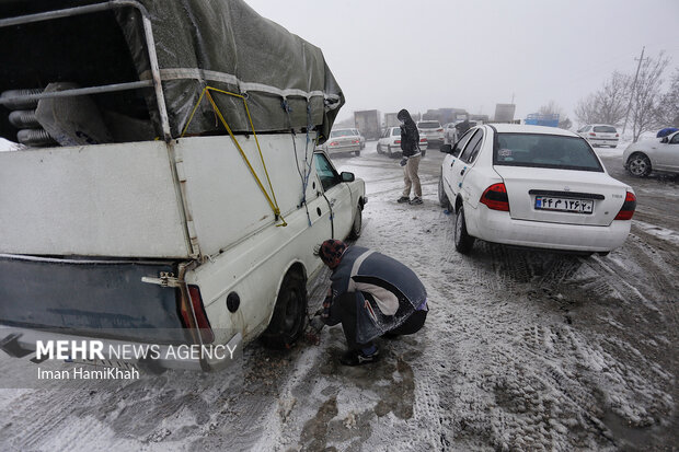  کولاک شدید و ترافیک در گردنه اسدآباد