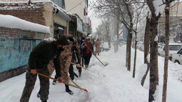 بسیج امکانات و تجهیزات سپاه برای برف روبی راه‌های روستایی اردبیل