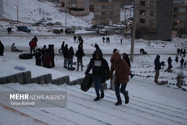 شادی و تفریح مردم کرمانشاه در یک روز برفی