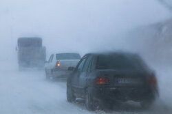 از بارش باران و برف در جاده‌های ۱۸ استان تا ترافیک نیمه سنگین در آزاد را تهران - کرج