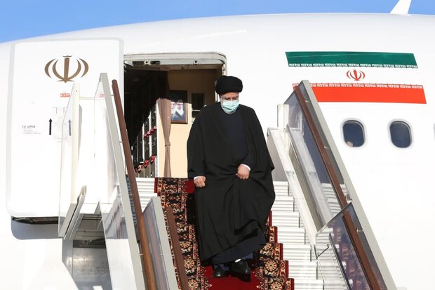الرئيس الإيراني يصل إلى الدوحة