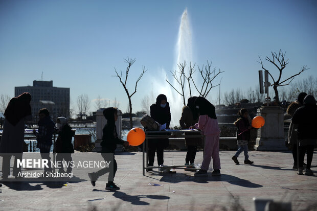 جشنواره «بادبادک باز» به مناسبت روز جهانی بادبادک، صبح امروز با حضور کودکان ایرانی، افغانستانی برگزار شد