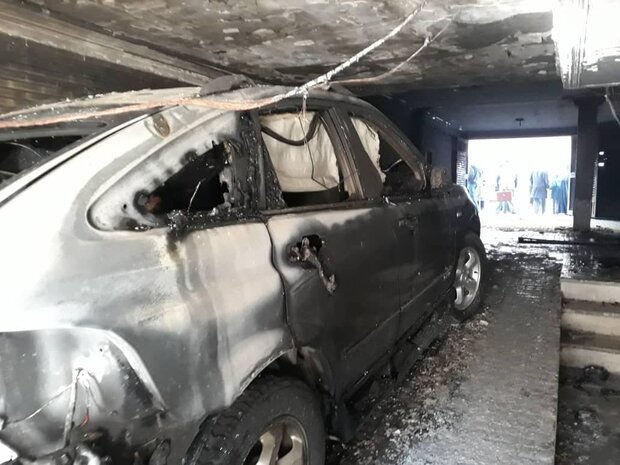نجات ۵ نفر از حادثه آتش سوزی میدان هفت تیر