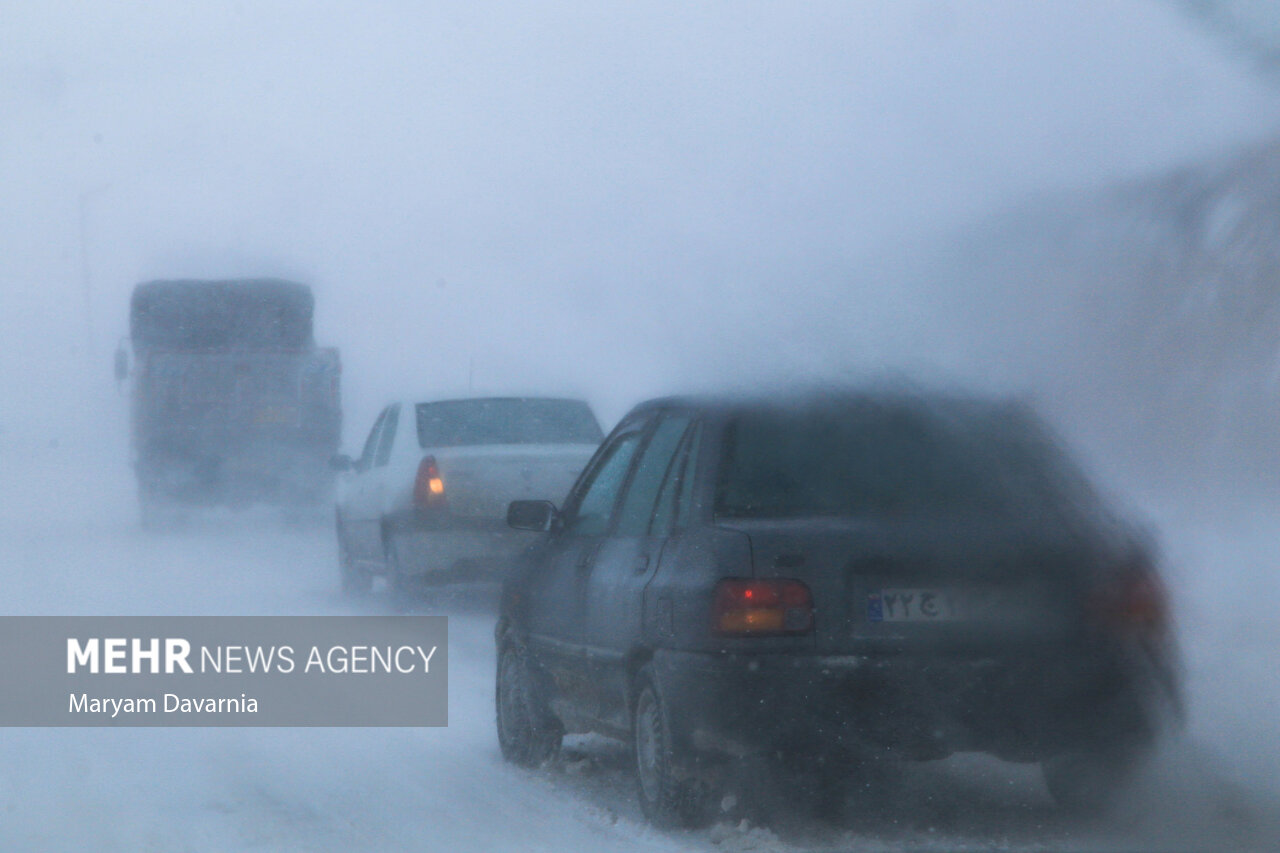 بارش باران و برف در جاده‌های ۱۸ استان/گزارش ترافیک نیمه سنگین