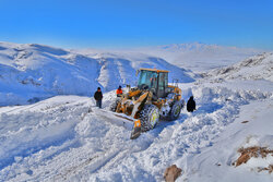 مسدود شدن راه ارتباطی ۶۰ روستای ازنا به علت بارش برف