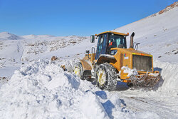 مسدود شدن راه ارتباطی ۵۰ روستای دلفان به دلیل بارش برف
