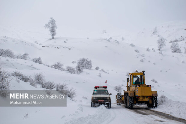 4 محور اصلی کشور مسدود است / بارش برف و باران در 15 استان