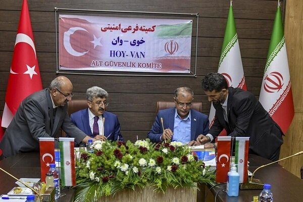 تفاهم نامه امنیتی بین شهرستان خوی و استان وان ترکیه امضا شد