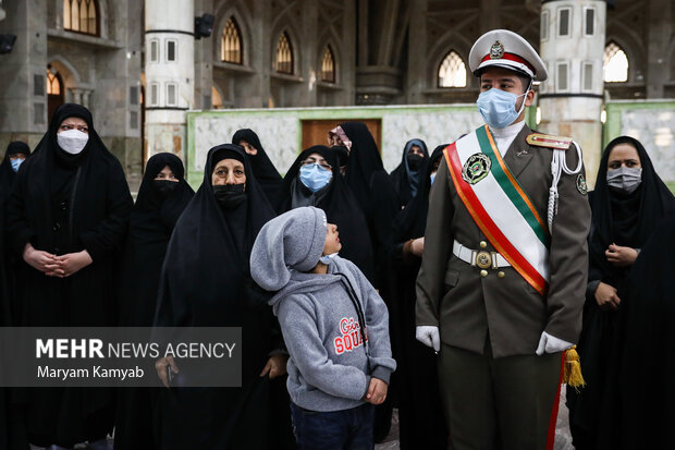 کودکی در مراسم تجدید میثاق معاون امور زنان ریاست جمهوری با آرمان های امام راحل حضور دارد
