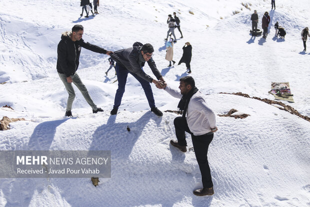 Snow tubing in Fars, Qazvin provinces