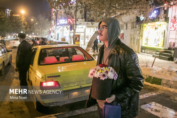 People in Tabriz celebrating Mothers' Day 