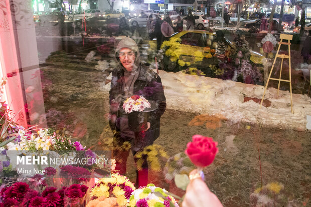 People in Tabriz celebrating Mothers' Day 