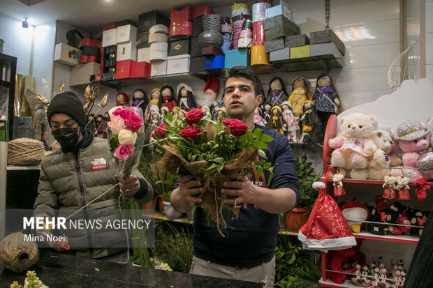 People in Tabriz celebrating Mothers' Day 