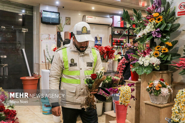 People in Tabriz celebrating Mothers' Day 