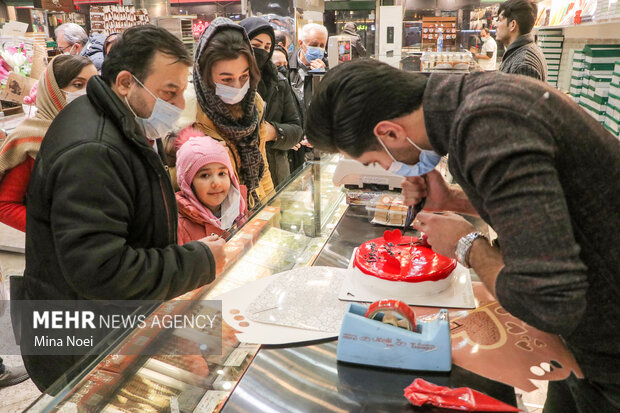 People in Tabriz celebrating Mothers' Day 