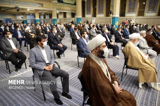 Leader receives Ahl al-Bayt eulogists
