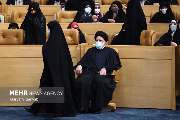 حجت الاسلام سید ابراهیم رئیسی رئیس جمهور در مراسم بزرگداشت روز زن حضور دارد