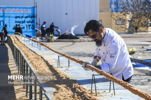 پخت کباب 135 متری به مناسبت میلاد حضرت زهرا(س) در بجنورد