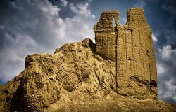 قلعه برج گری کوه کوهیج در بستک مرمت و بازسازی می‌شود