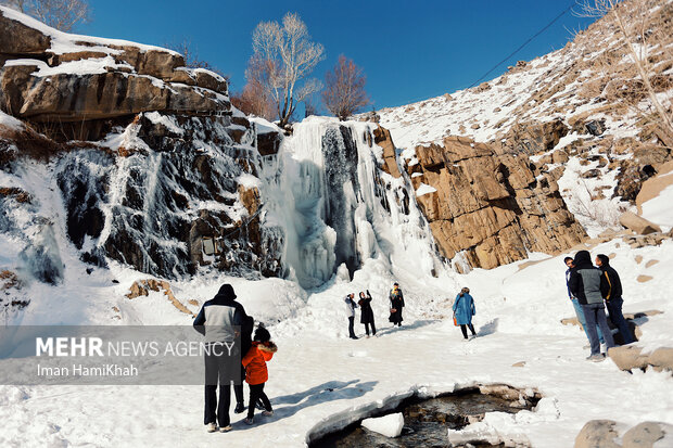 یخ زدن آبشار گنجنامه همدان