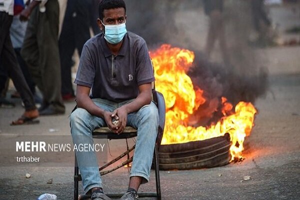 Sudan security forces fire tear gas at protestors, one killed