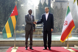 Iranian, Togolese FMs hold meeting