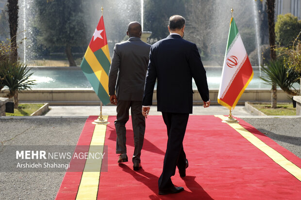 Iranian, Togolese FMs hold meeting
