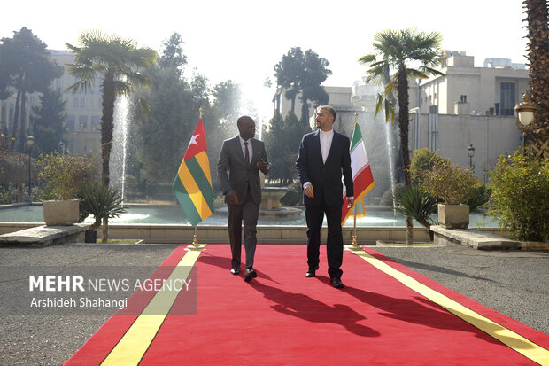 Iranian, Togolese FMs hold meeting
