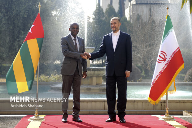 Iranian, Togolese FMs hold meeting
