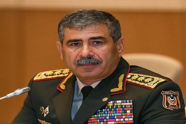 Azerbaycan Savunma Bakanı Tahran yolunda