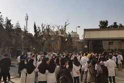 تجمع اعتراضی دستیاران دانشگاه علوم پزشکی ایران به عدم پرداخت کمک هزینه
