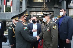 وزير الدفاع الايراني يؤكد على تطوير العلاقات الإيرانية الأذربيجانية في مختلف المجالات