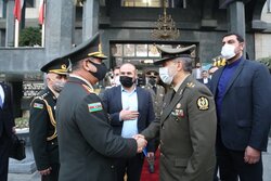 ایران اور آذربائیجان کے وزراء دفاع کی ملاقات