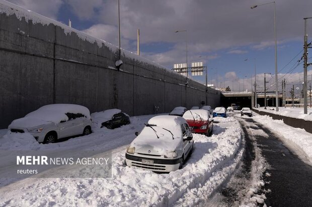بارش سنگین برف زندگی در آتن